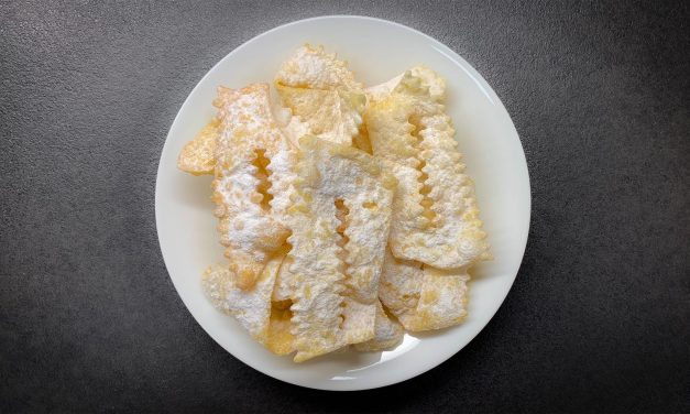 How to Make Angel Wings: The Classic Crispy Dessert